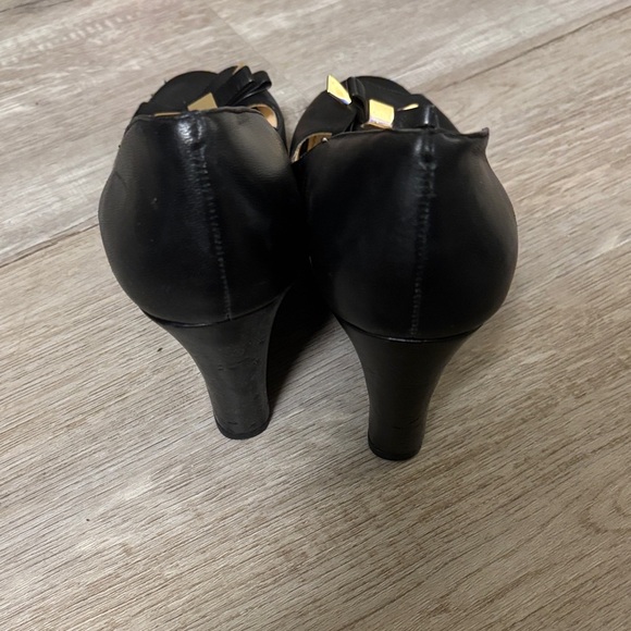 Jessica Simpson Black Wedges with Bow Detail - Picture 4 of 5